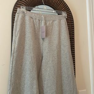NAP LOUNGEWEAR - Wide Leg Cropped Sweatpants